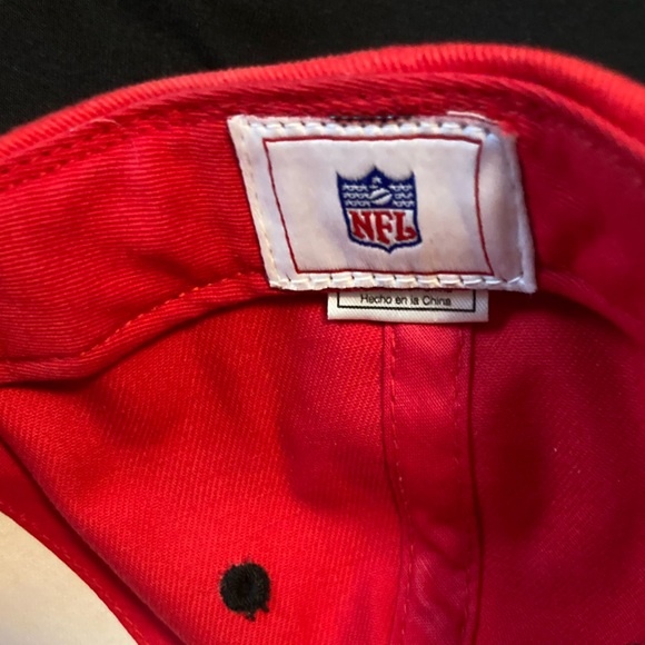 Tampa Bay Buccaneers NFL cap Bright Red with Logo.One size fits all NWOT - Picture 5 of 6